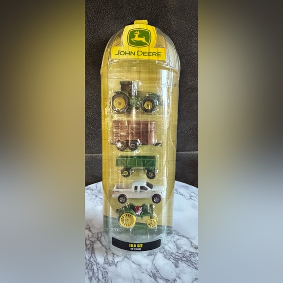 John Deere Green and Yellow Toy Tractor Set - Picture 2 of 4